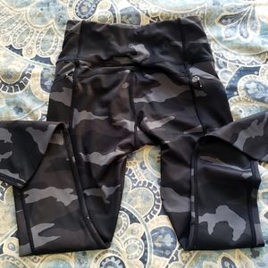 ATHLETA XXS black&gray camo leggings.